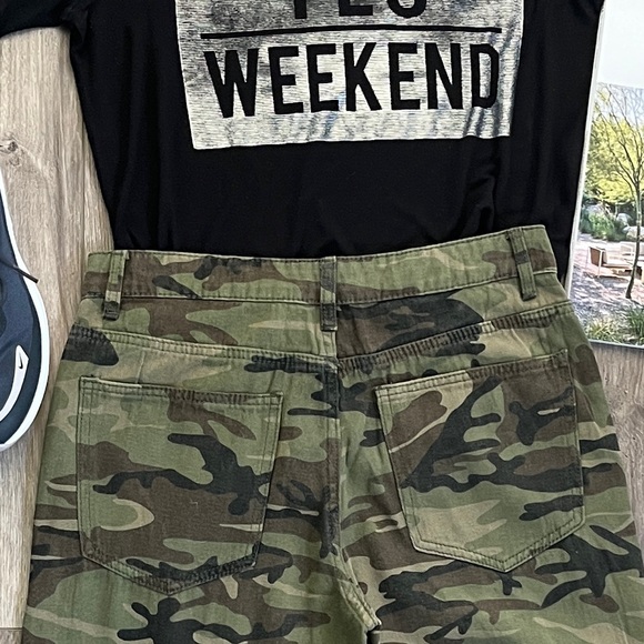 NWOT Super Cool Camo Cargo Pants - Picture 4 of 4